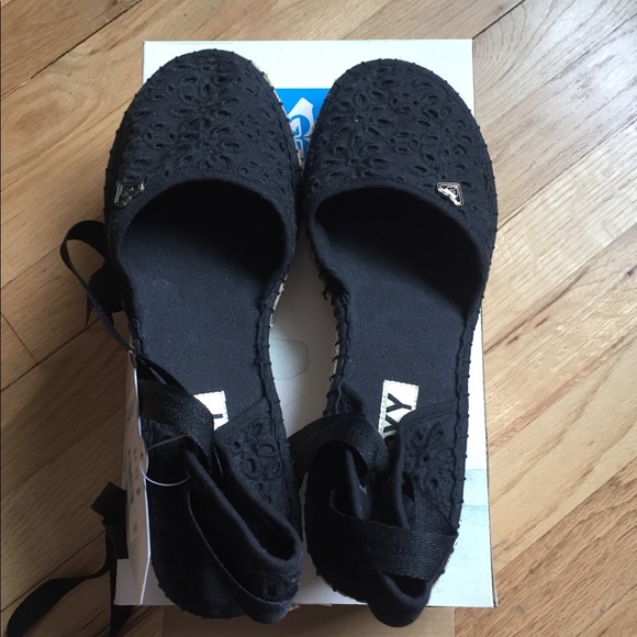 Roxy Shoes - NWT Roxy black espadrilles